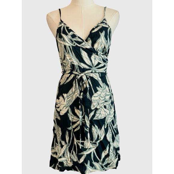 Roxy Wrap Dress Size M Mini Tropical Floral Beach Sundress Vacation Effortless - Picture 2 of 6